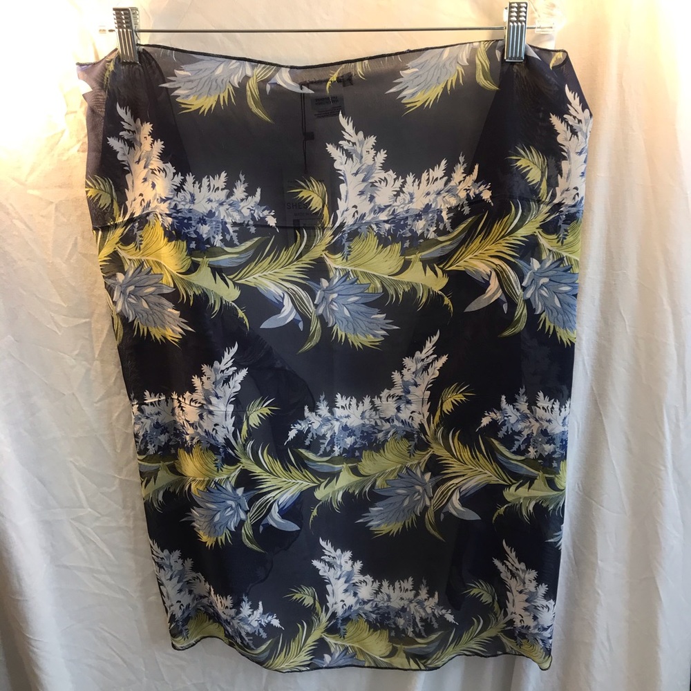 232. SHESHOW swimsuit wrap.  Size M - Picture 6 of 8